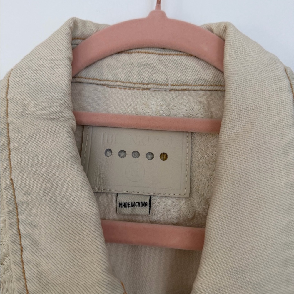 Blank NYC Daisy Embroidered Denim Jacket – Size M – Cream Floral Jacket - Picture 5 of 8